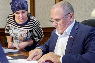 Работать вместе и по решению любого вопроса